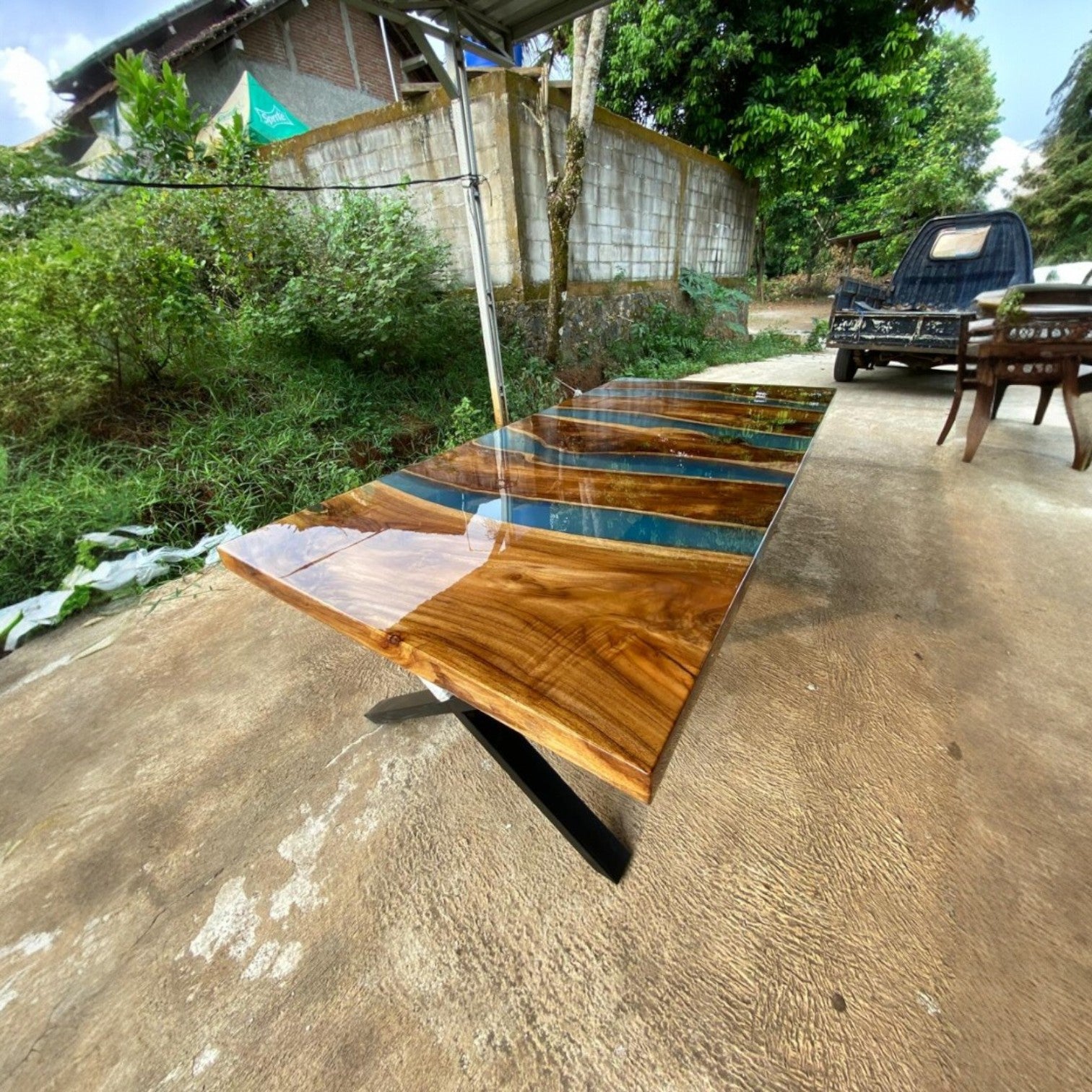 hardwood and resin table uk
