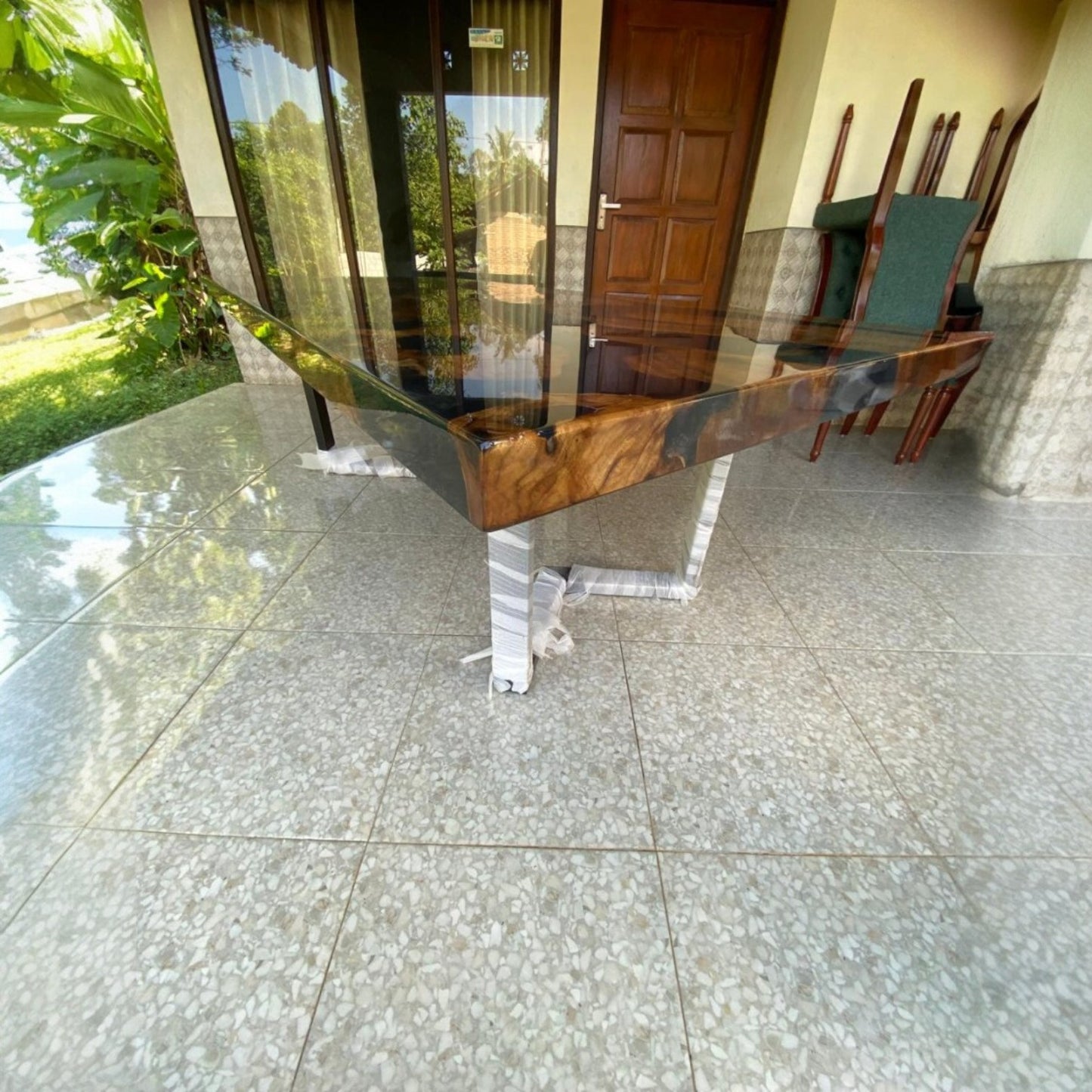 hardwood and resin table UK