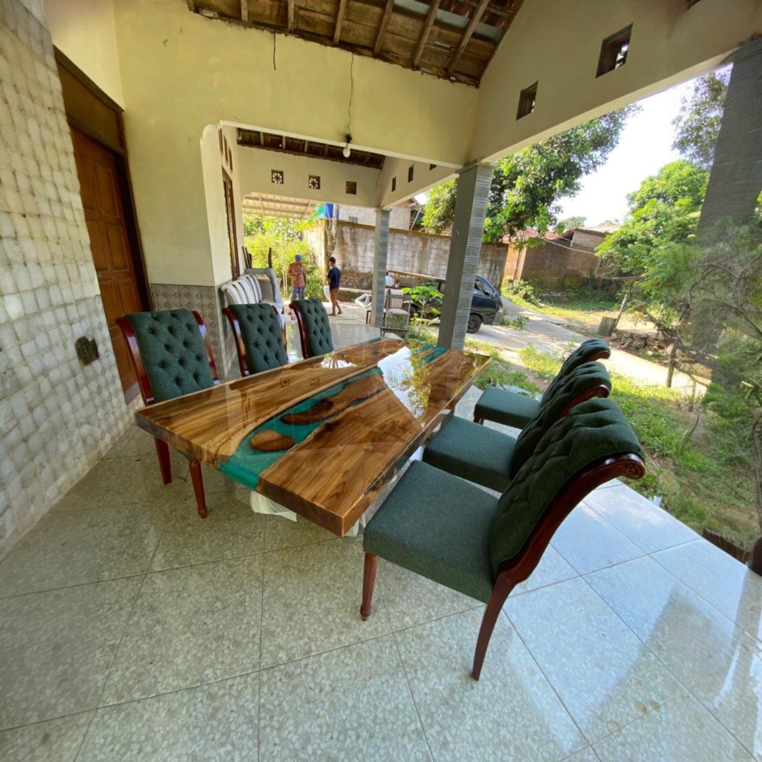 hardwood and resin table UK